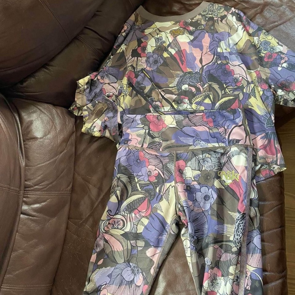 Nike running legging tee shirt set